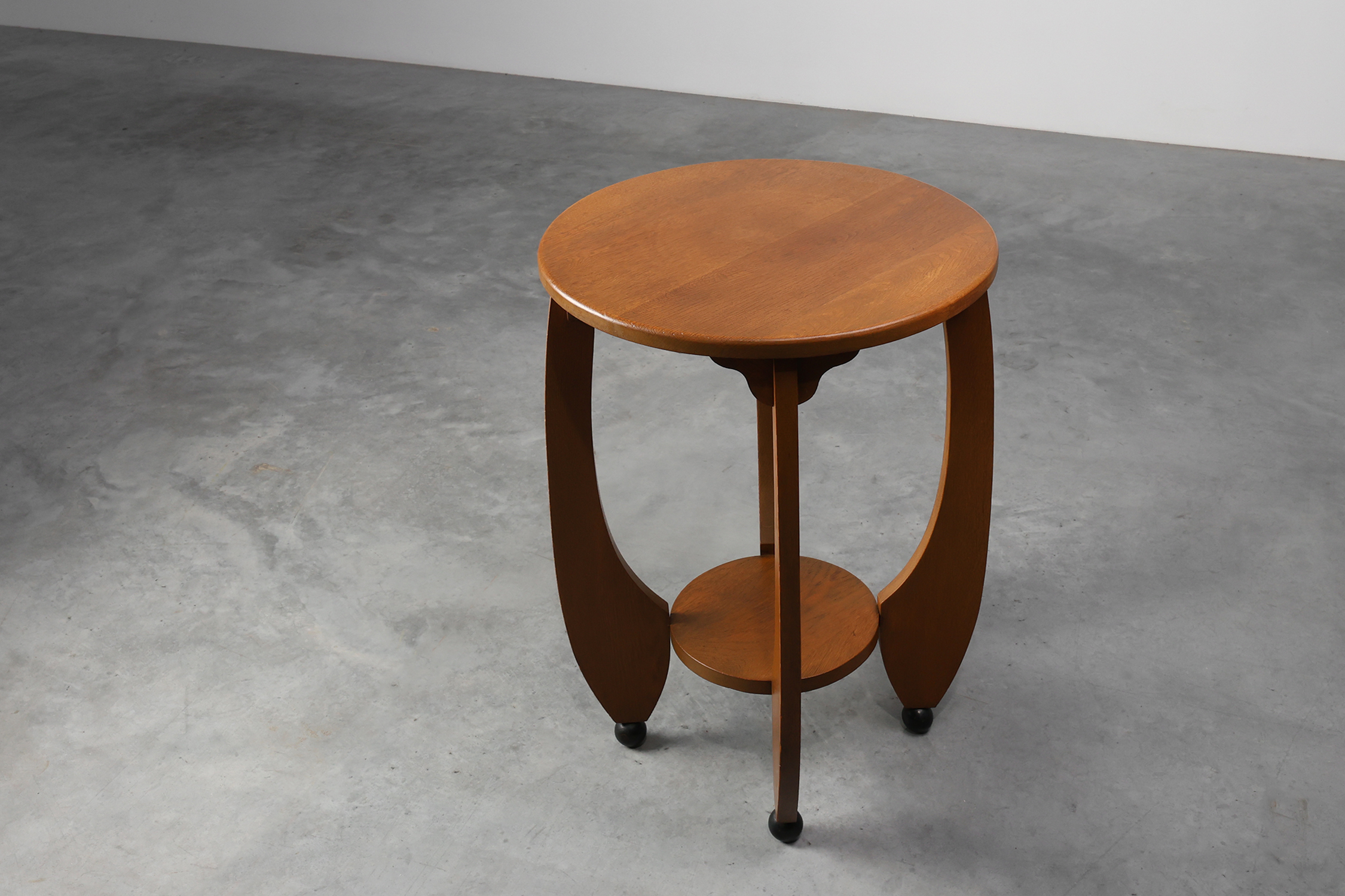 Amsterdamse School Oak round Side Table, The Netherlands, ca. 1920thumbnail